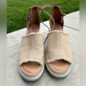 Tommy Hilfiger wedge sandals size 7.5